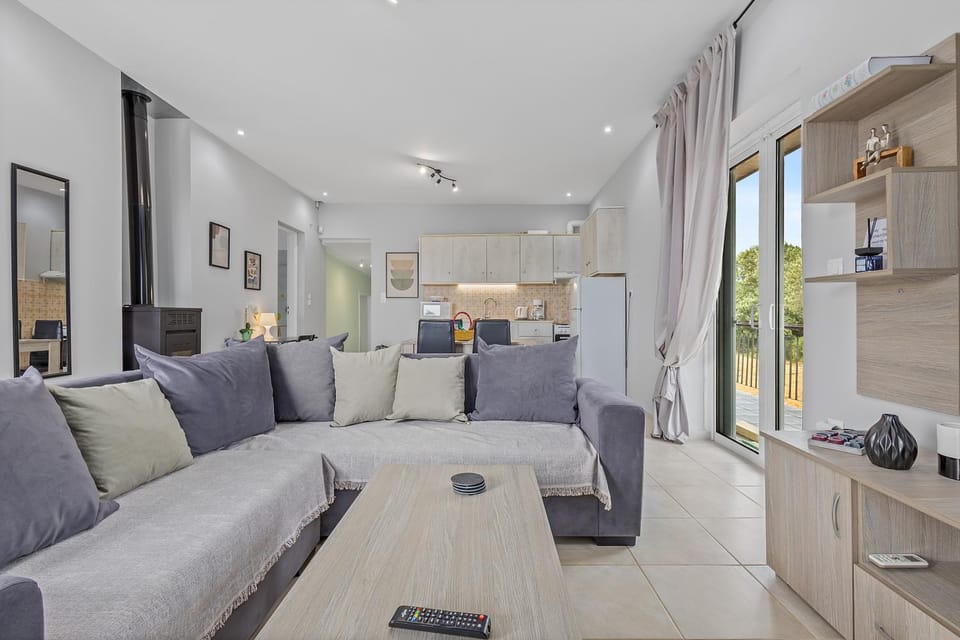Kitchen or kitchenette, Living room