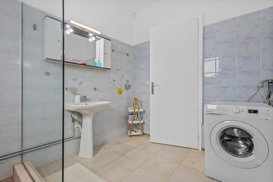 Bathroom, washing machine