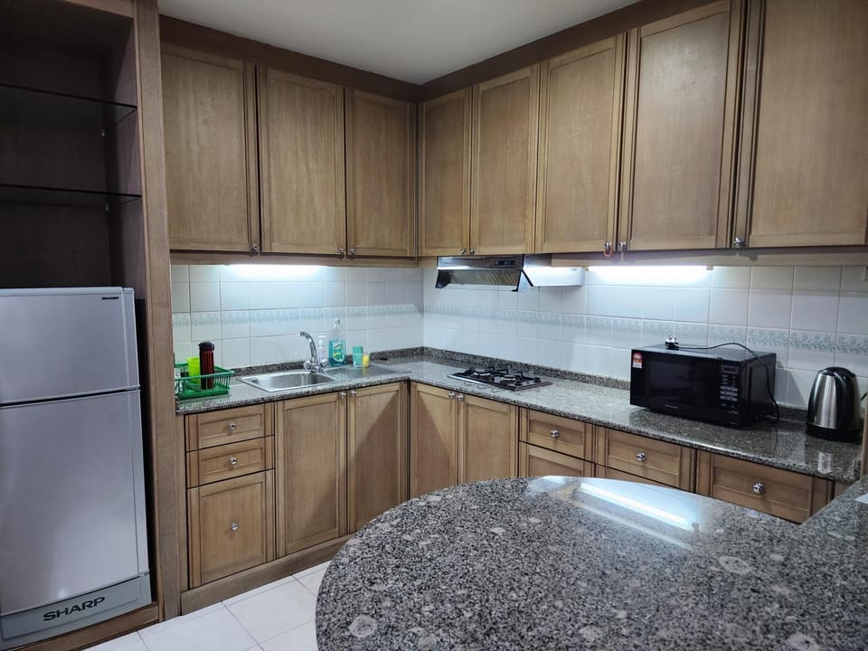 Coffee/tea facilities, Kitchen or kitchenette, minibar, stove