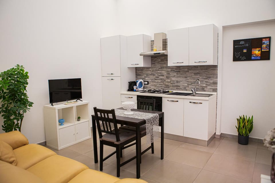TV and multimedia, Kitchen or kitchenette, Living room, Seating area, Dining area, pet friendly, stove