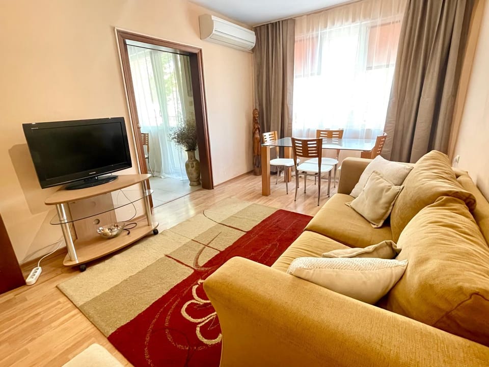 TV and multimedia, Living room, Dining area, air conditioner