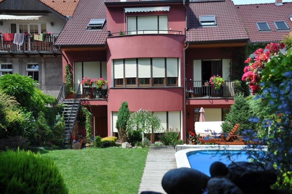 Facade/entrance, Neighbourhood, Garden, View (from property/room), Area and facilities, Swimming pool