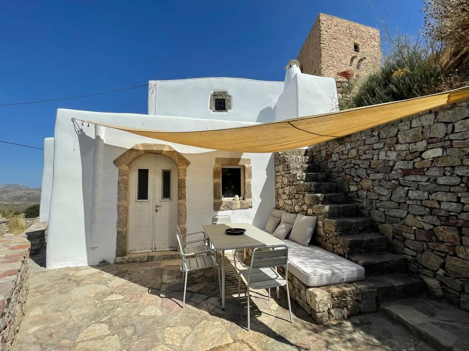 Property building, Natural landscape, Balcony/Terrace, Seating area