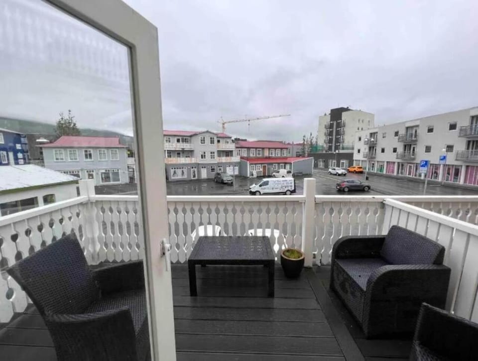 Neighbourhood, Balcony/Terrace, City view