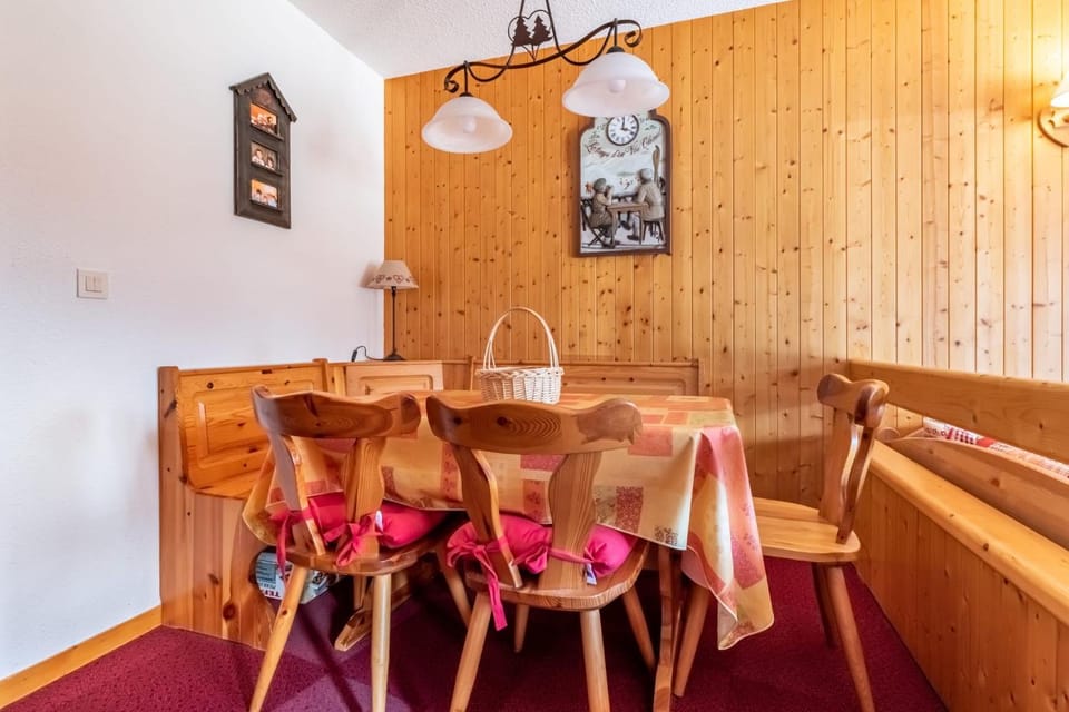 Bright Cocoon With Balcony And View On The Valley Apartment in Les Allues