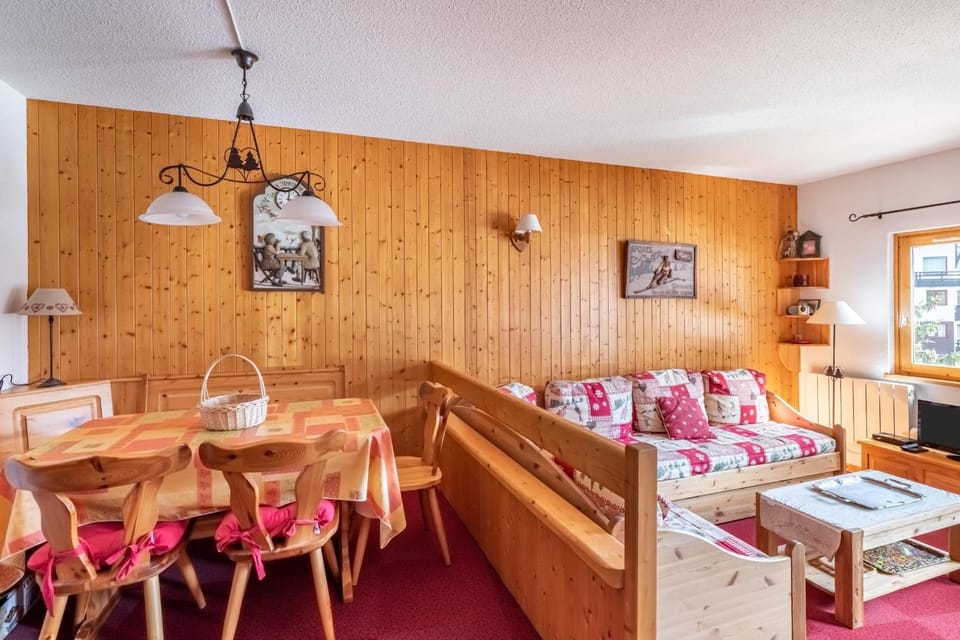 Bright Cocoon With Balcony And View On The Valley Apartment in Les Allues