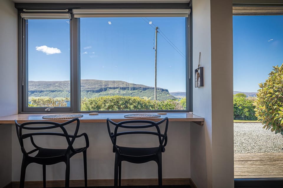 Day, Natural landscape, View (from property/room), Balcony/Terrace, Dining area, Mountain view