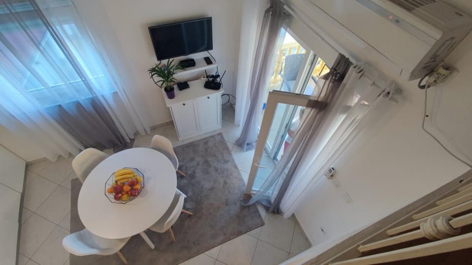 TV and multimedia, Dining area
