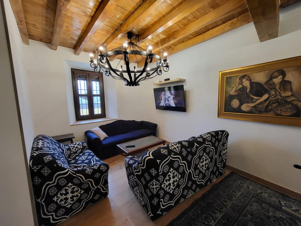 Communal lounge/ TV room