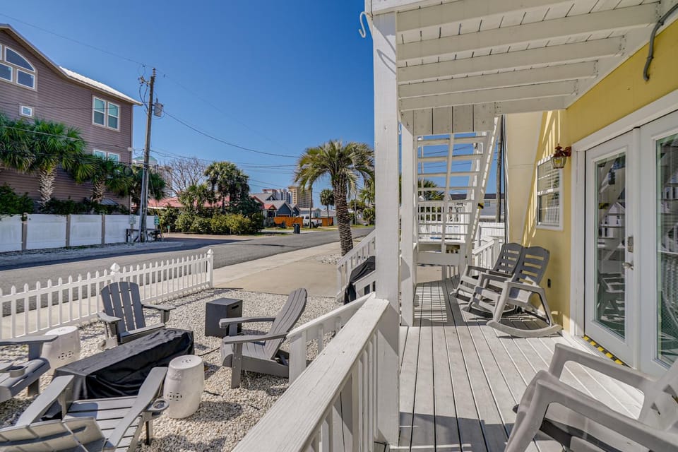 Walk to Beach: 3-Bed Beach House w/ Parking! House in Lower Grand Lagoon