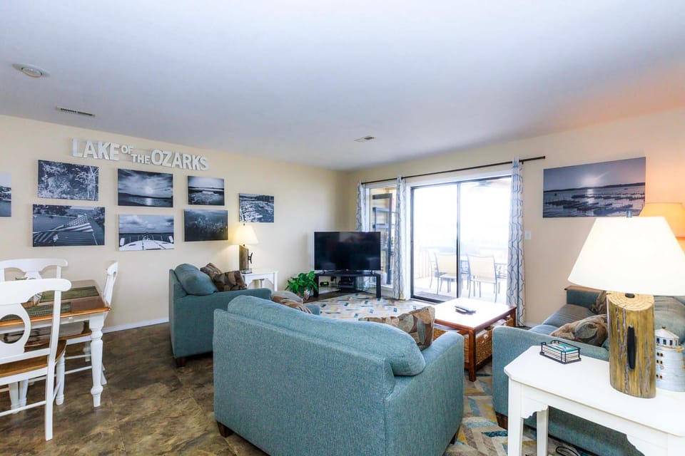 Pool Days & Water Fun Await: Lake Ozark Escape! House in Lake of the Ozarks