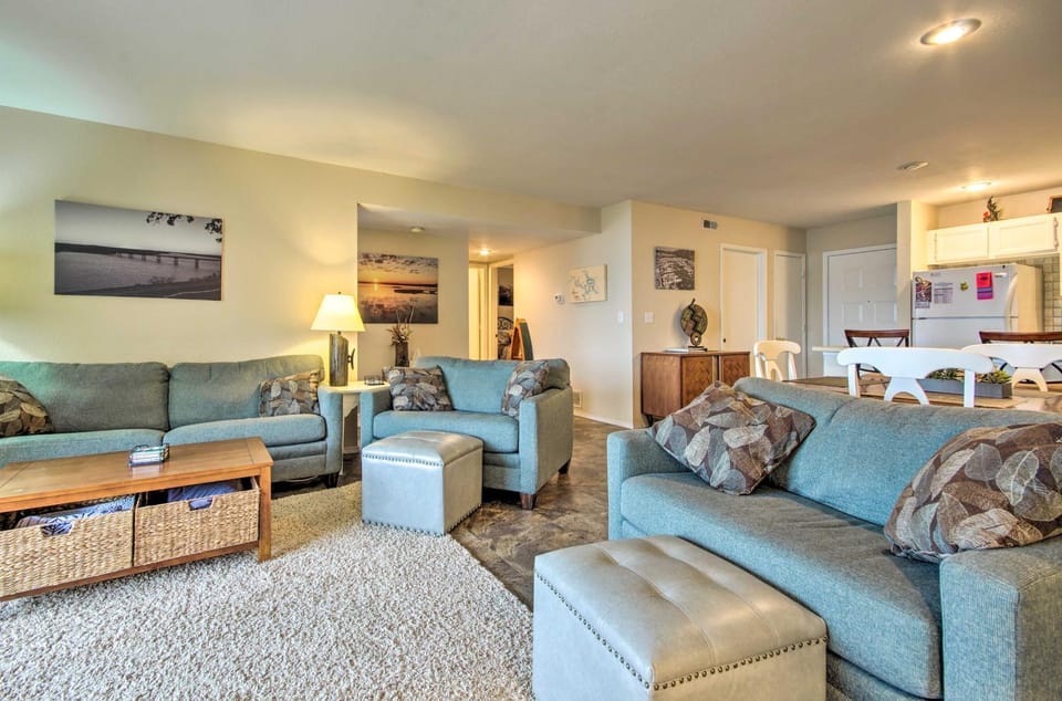 Pool Days and Water Fun Await Lake Ozark Escape! Apartment in Lake of the Ozarks