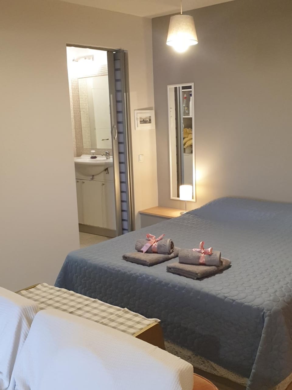Shower, Toilet, Bed, microwave