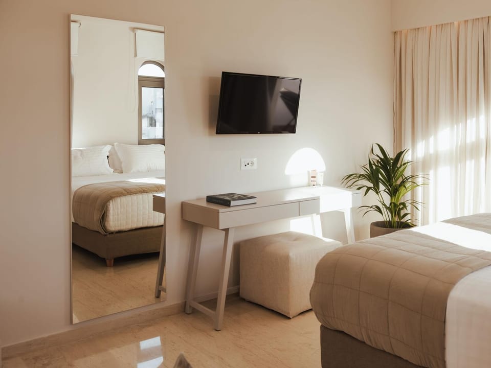 Bed, Summer, TV and multimedia, Decorative detail, Bedroom, Sea view, furniture, internet