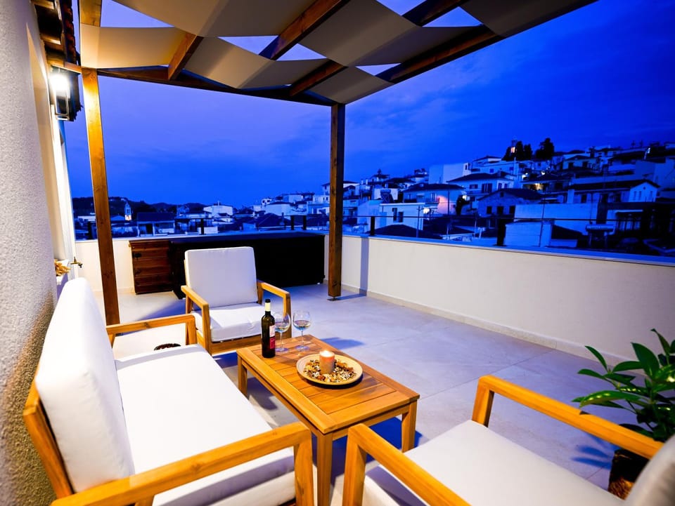 Balcony/Terrace, City view, Mountain view, Sea view, Quiet street view