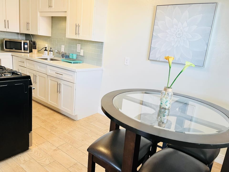 Dining area, minibar, pet friendly, stove, kitchen