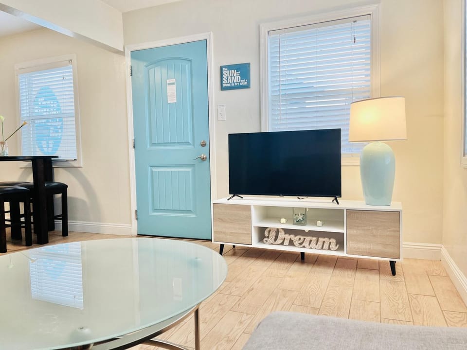 TV and multimedia, Living room, Dining area