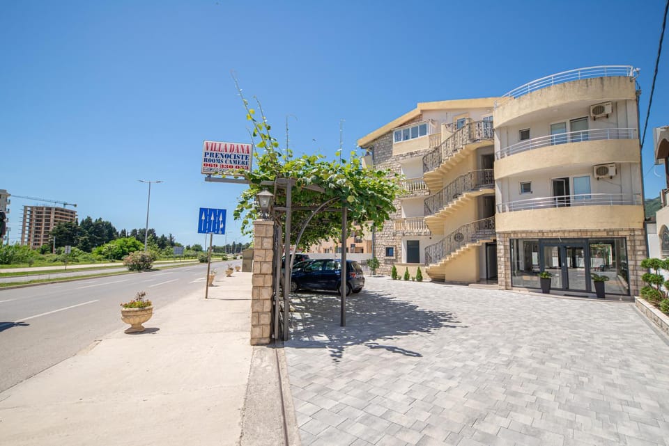 Property building, City view, Garden view, Parking