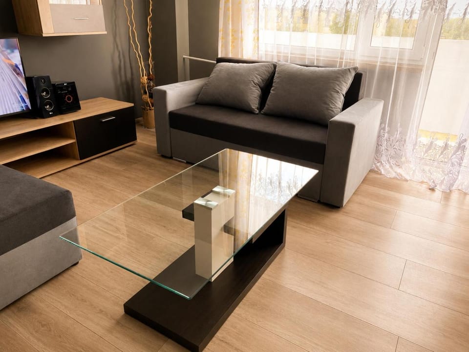 TV and multimedia, Living room, Seating area, Evening entertainment
