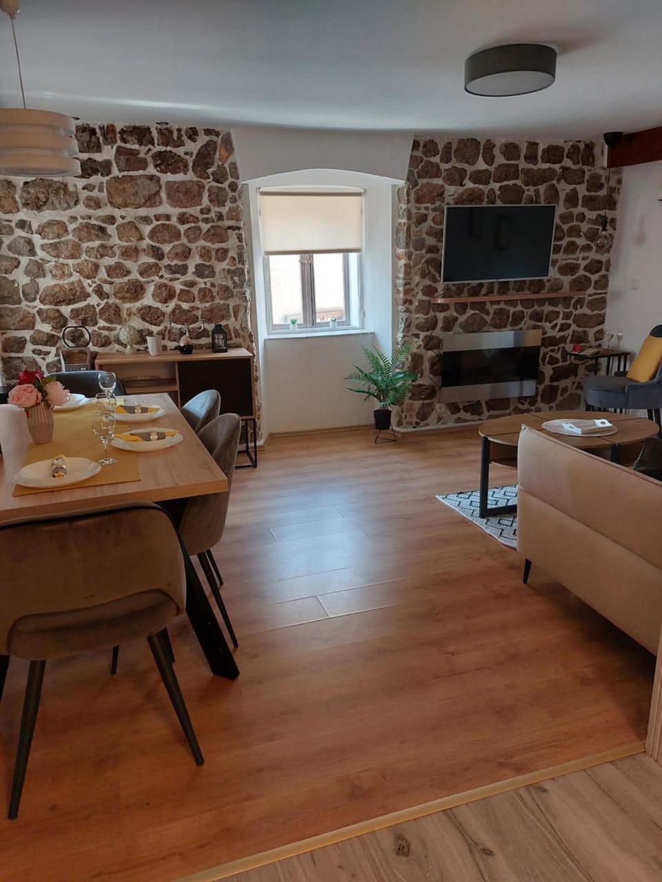 Living room, Dining area