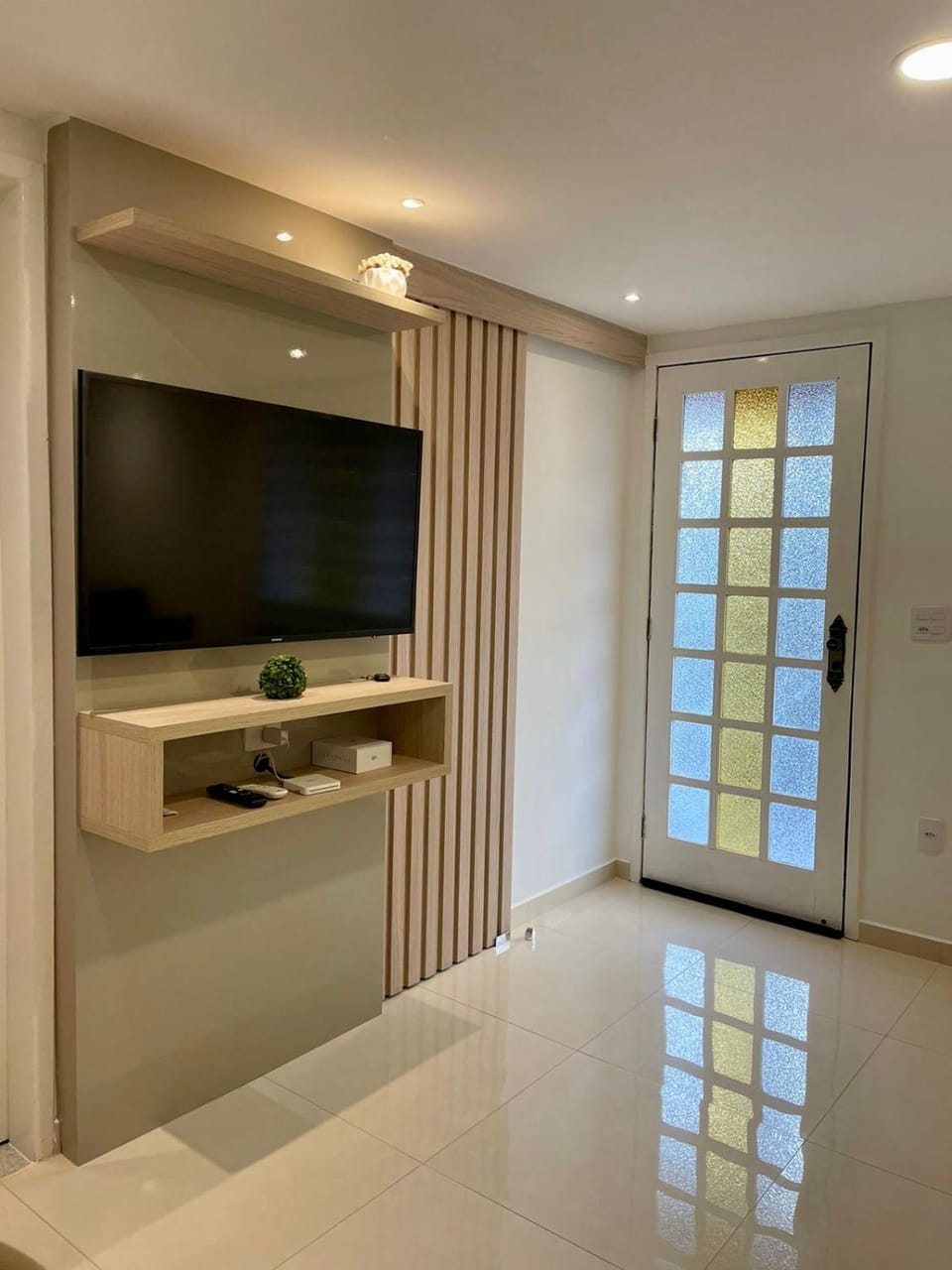 Apartamento impecável ao lado da Praia Grande para até 8 pessoas Apartment in State of Rio de Janeiro
