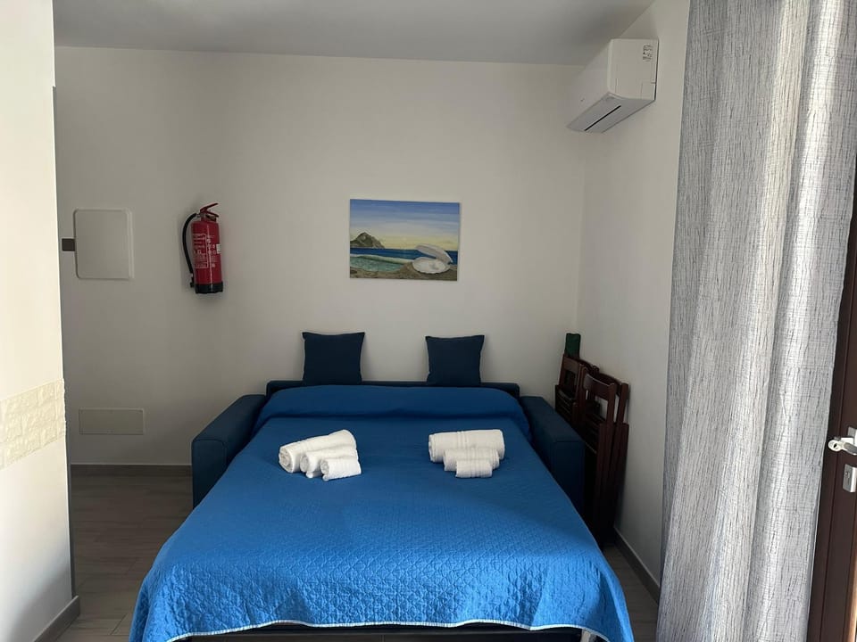 Bed, Living room