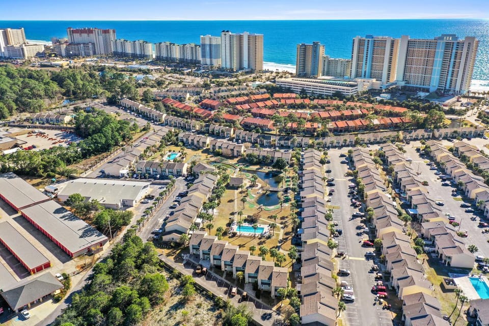 Nearby landmark, Staff, Restaurant/places to eat, People, People, People, Neighbourhood, Natural landscape, Activities, Billiard, Bowling, Children play ground, Darts, Fishing, Game Room, Golfcourse, Karaoke, Minigolf, Nightclub / DJ, Snorkeling, Table tennis, Spa and wellness centre/facilities, Fitness centre/facilities, Other, Beach, Beach, Aqua park, Tennis court, Windsurfing, Canoeing, Hiking, Cycling, Diving, Evening entertainment, Pets, Guests, Guests, Guests, Pool view, Area and facilities, Swimming pool, Swimming pool, Sports, Entertainment, children, children, children, young children, young children, young children, older children, older children, older children, group of guests, group of guests, group of guests, Family, Family, Family, sunbed