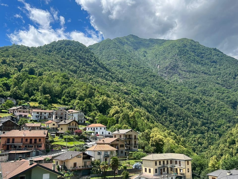 CASA DEL CIOS calda e intima casetta immersa nel verde delle montagne House in Canton of Valais