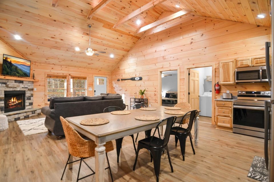 Tsaliwood Cabin Cabin in Sevierville