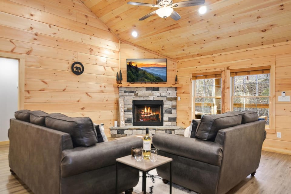 Tsaliwood Cabin Cabin in Sevierville