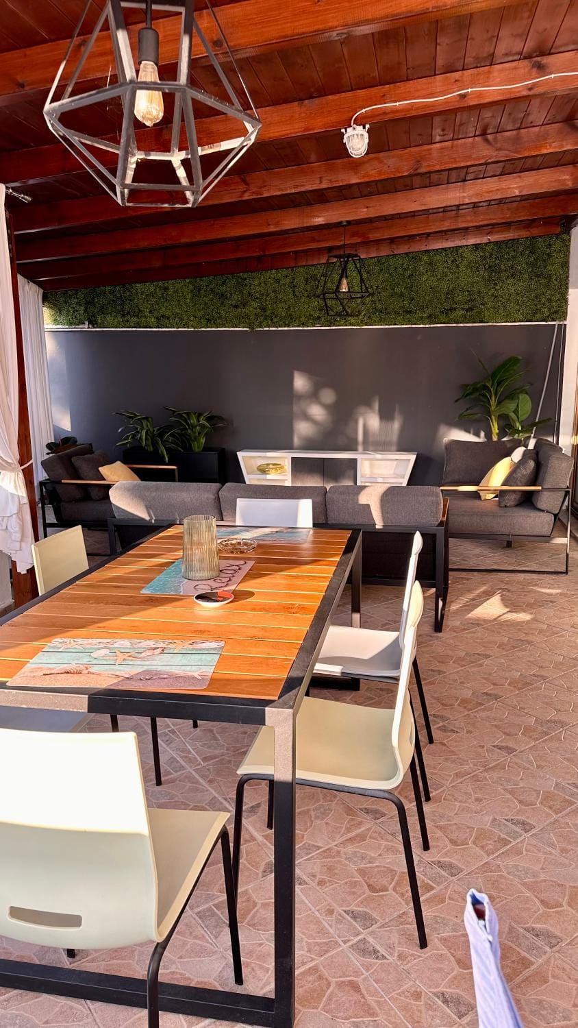 Seating area, Dining area