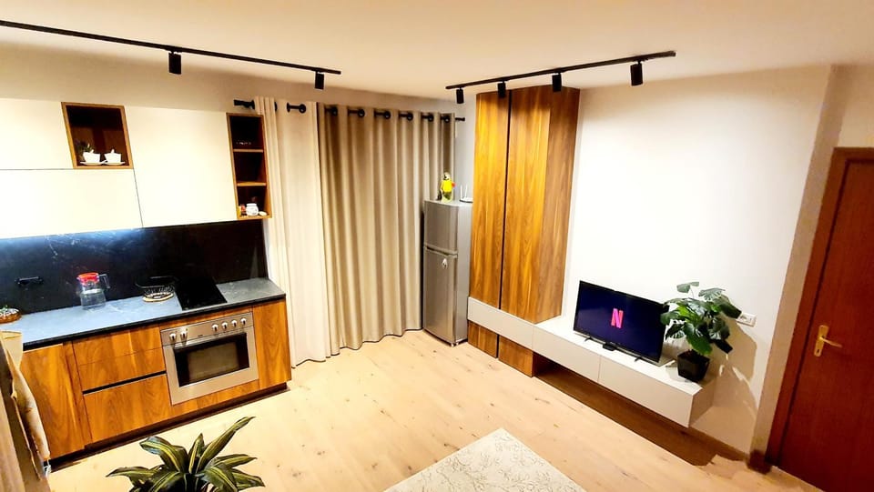 Communal lounge/ TV room, TV and multimedia, Kitchen or kitchenette, Living room, Seating area, Dining area, Communal kitchen