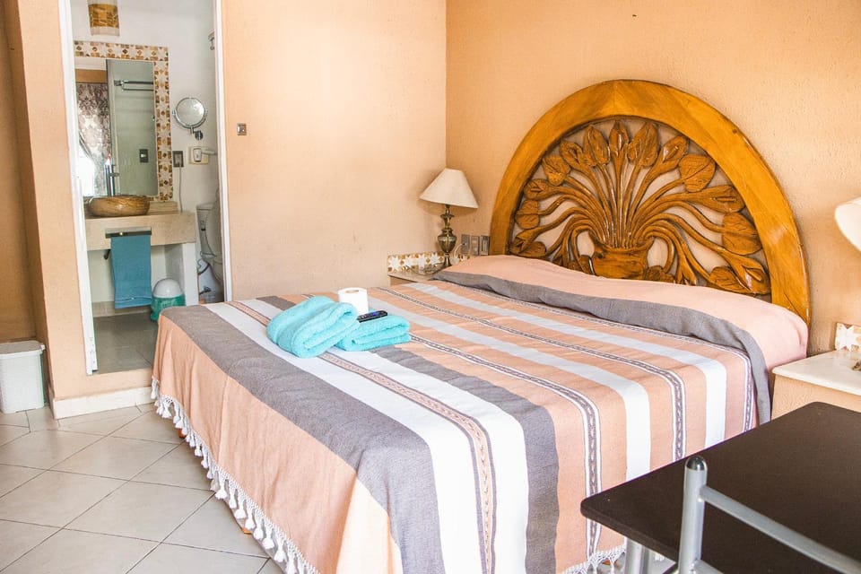 Bed, Photo of the whole room, towels