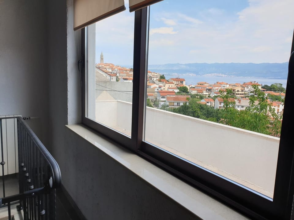 City view, Sea view