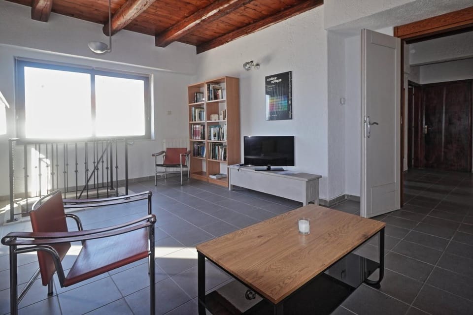 Communal lounge/ TV room, TV and multimedia, Living room