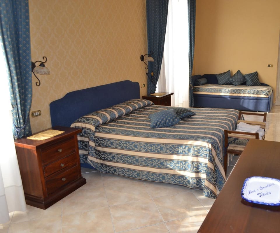 Day, Photo of the whole room