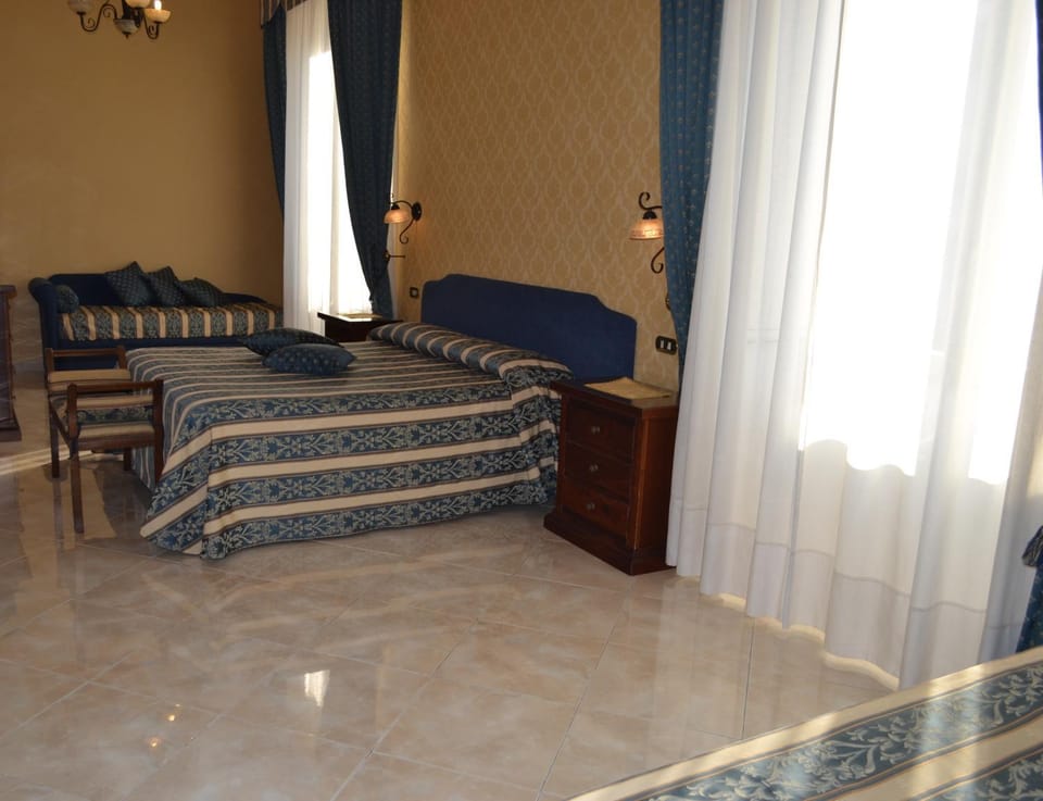 Day, Photo of the whole room