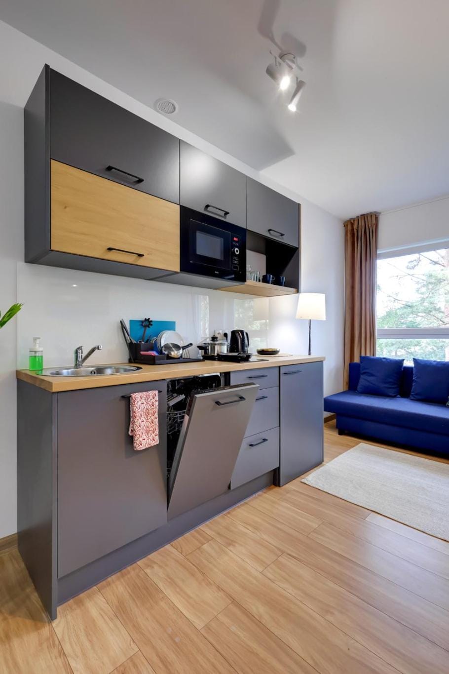 View (from property/room), Kitchen or kitchenette, Dining area, Quiet street view, microwave, oven, pet friendly, stove