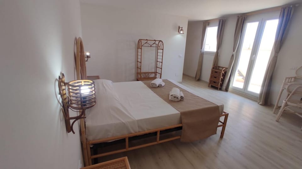 Bed, Photo of the whole room