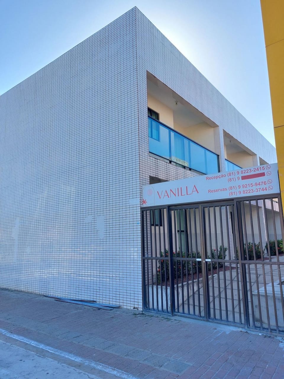Facade/entrance