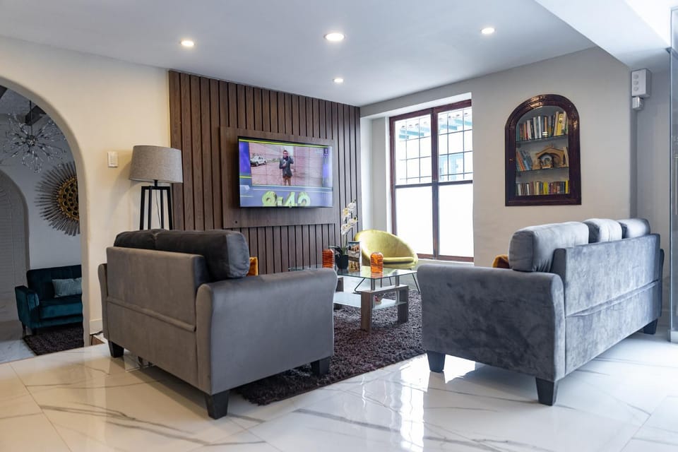Communal lounge/ TV room