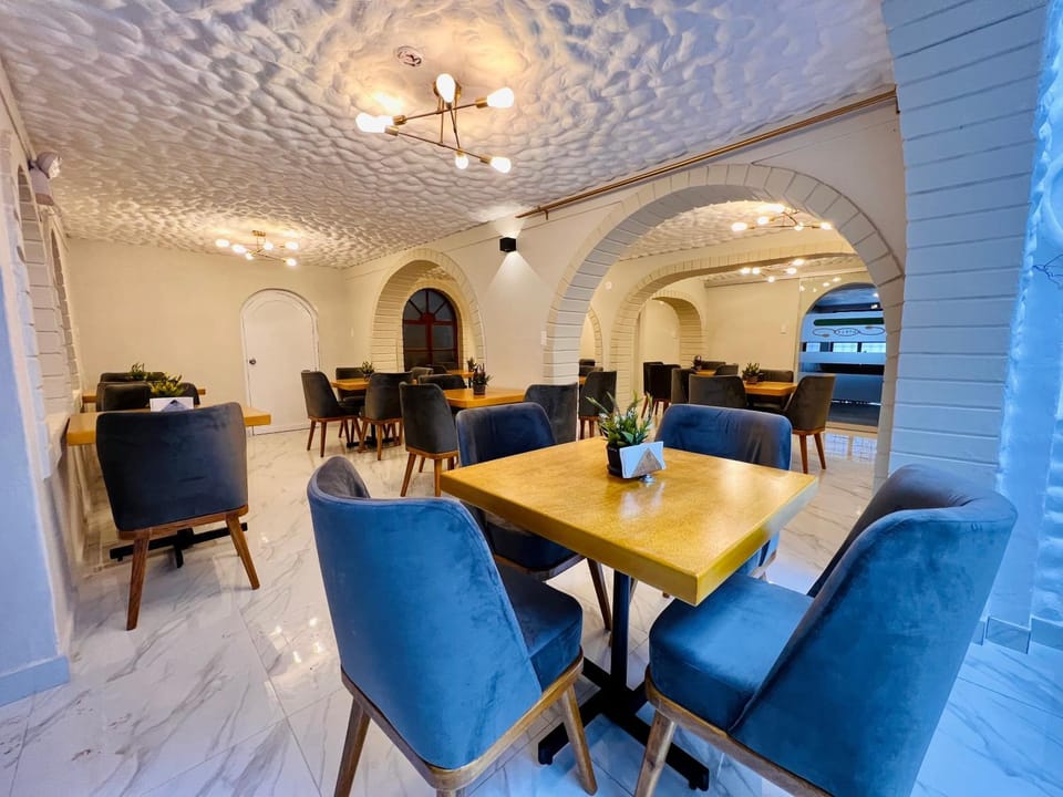 Restaurant/places to eat, Dining area
