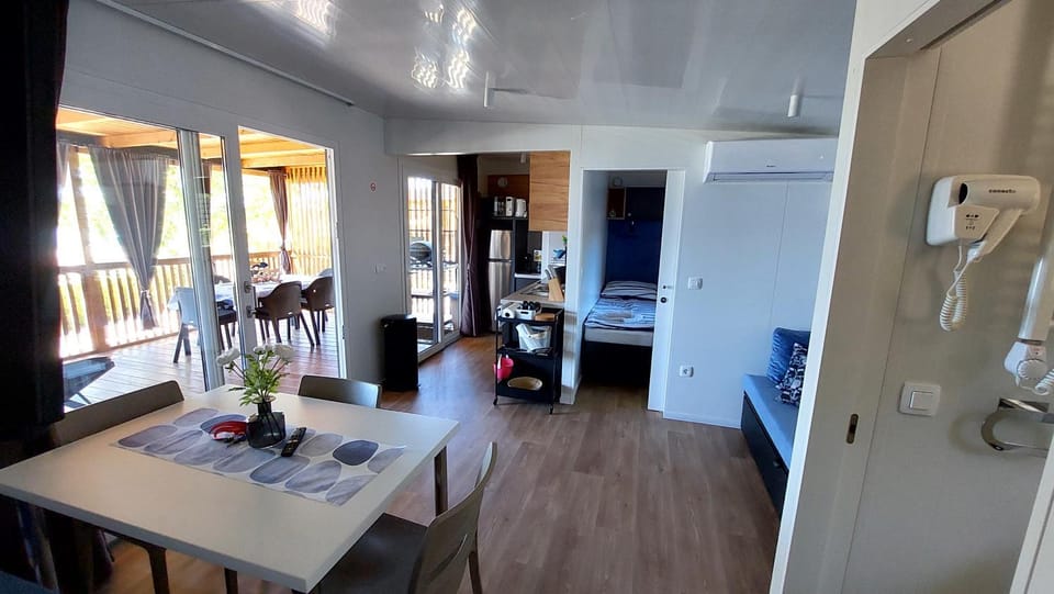 Patio, Dining area, kitchen