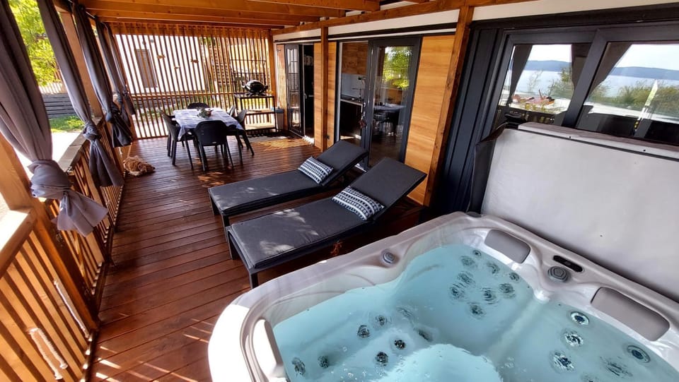 Property building, Hot Tub, Balcony/Terrace, Dining area, sunbed