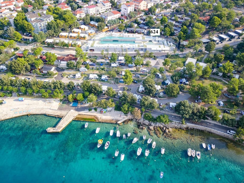 Day, Neighbourhood, Natural landscape, Bird's eye view, Beach, City view, Sea view, Location