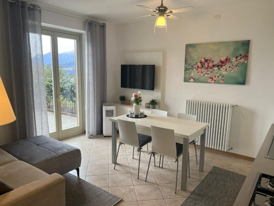 TV and multimedia, Living room, Dining area