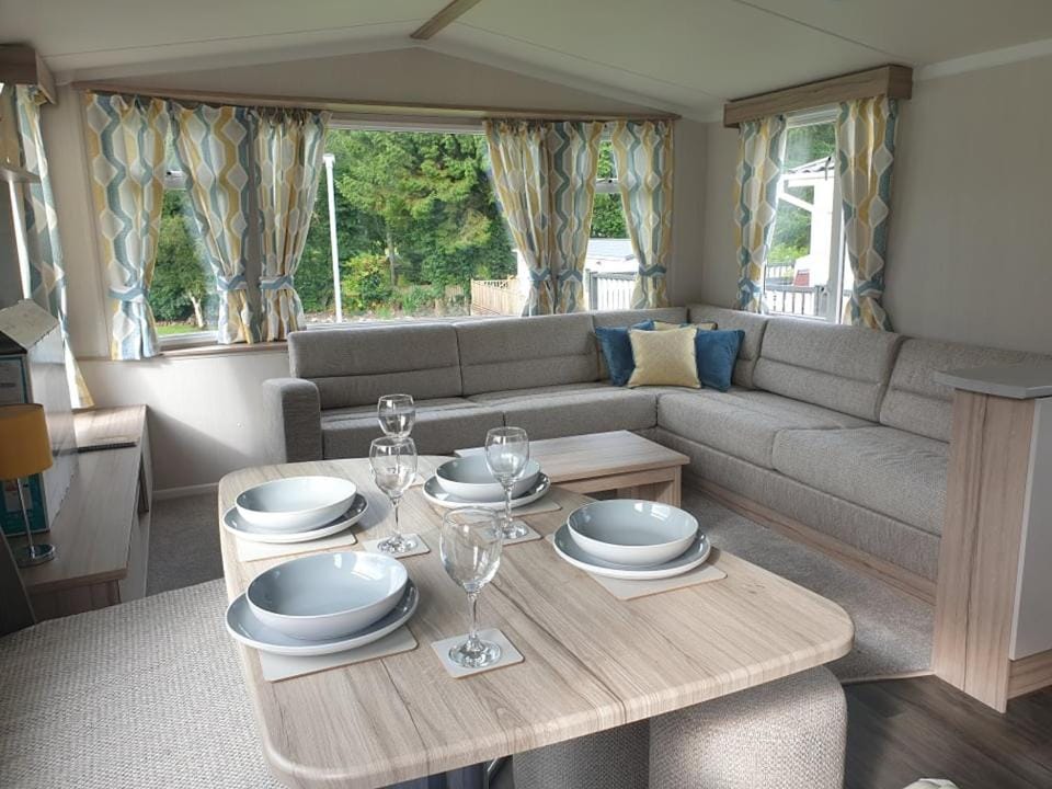Coral Cabin Cabin in England