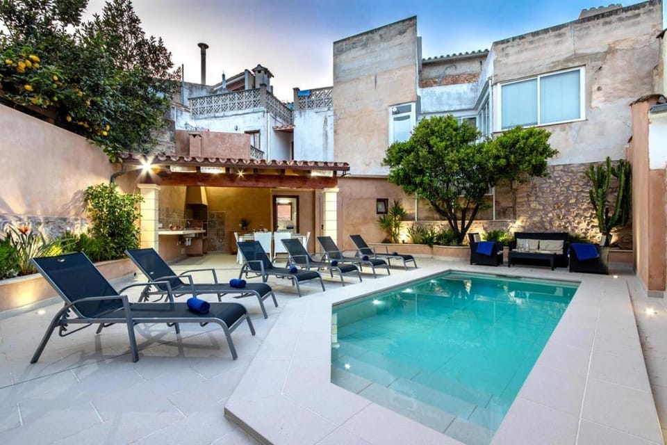 Superb house 200m from the center of Pollensa by Renthousing House in Pollença