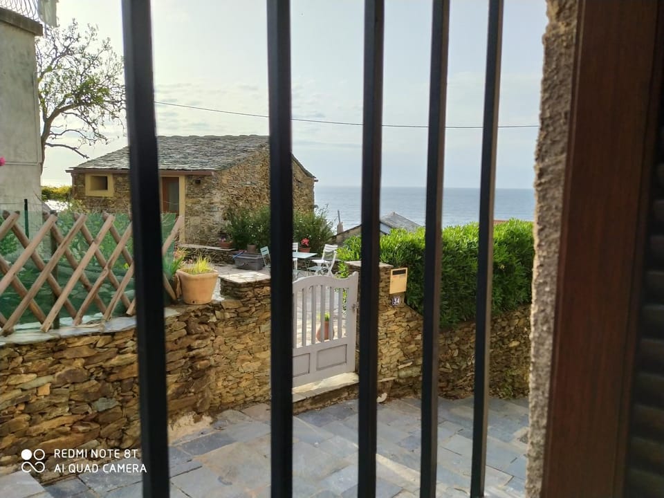 Appartement cosy dans les ruelles de Pietranera Apartment in Corsica