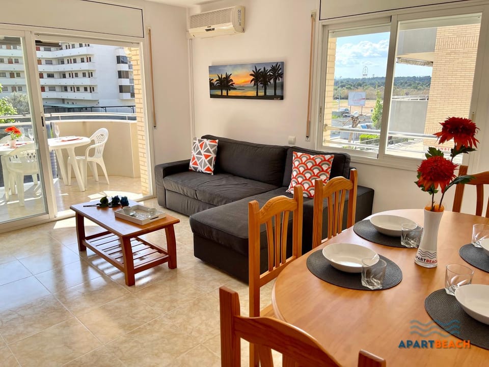 APARTBEACH NOVA PINEDA con PARKING Y CLIMA Apartment in La Pineda